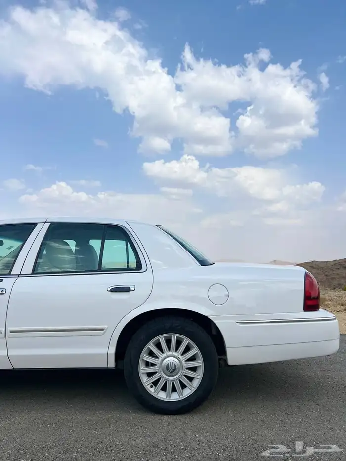 فورد جراند ماركيز GS ابيض قمه في النظافه 6