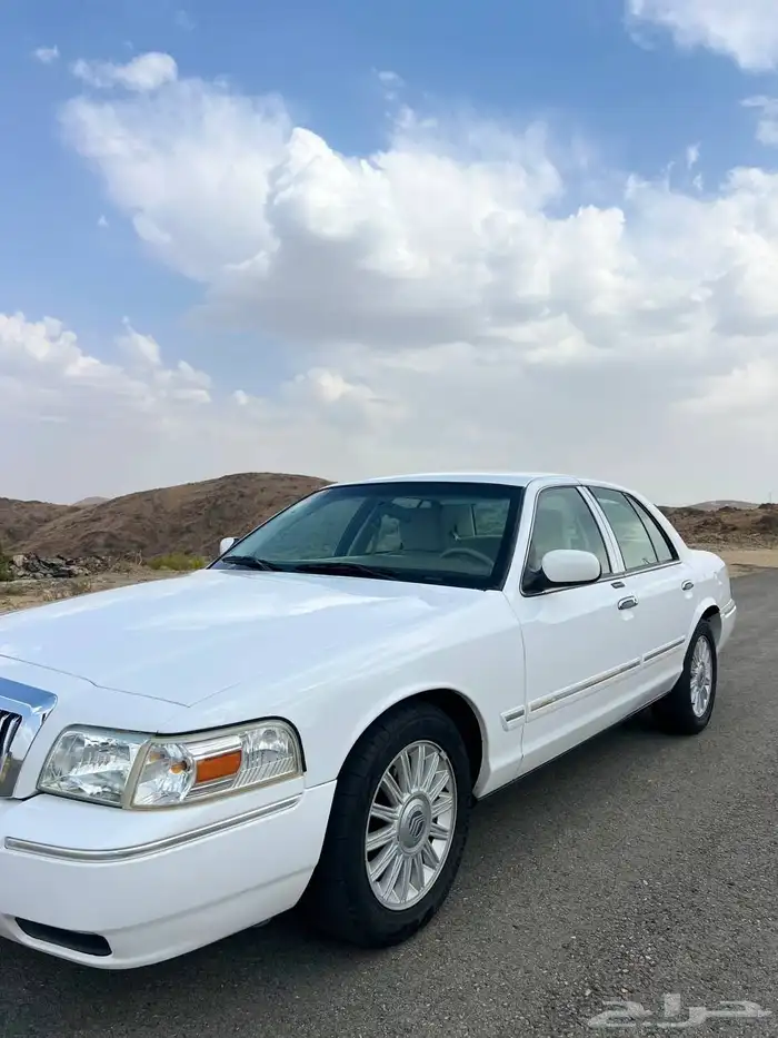 فورد جراند ماركيز GS ابيض قمه في النظافه 2