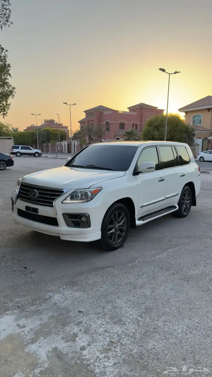 جيب لكزس LX570 فل كامل 2013 1