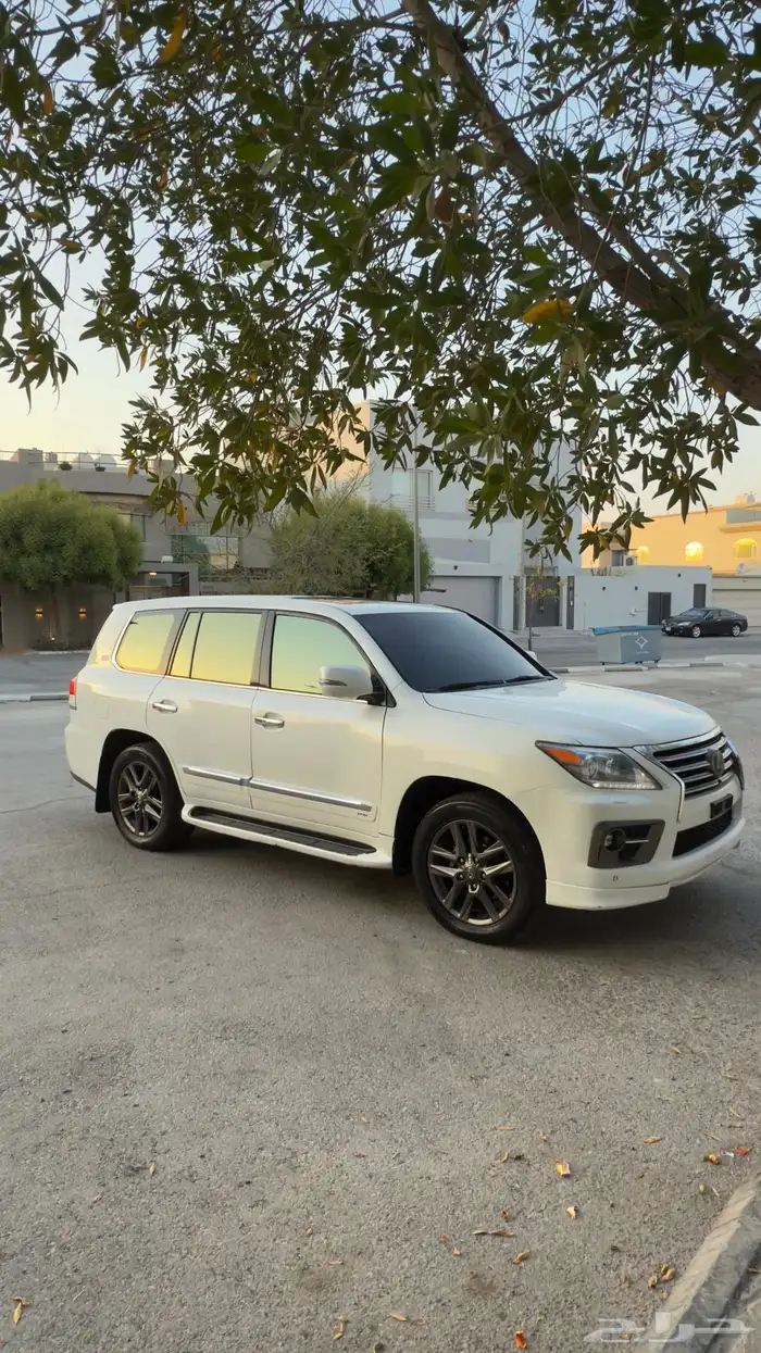 جيب لكزس LX570 فل كامل 2013 3