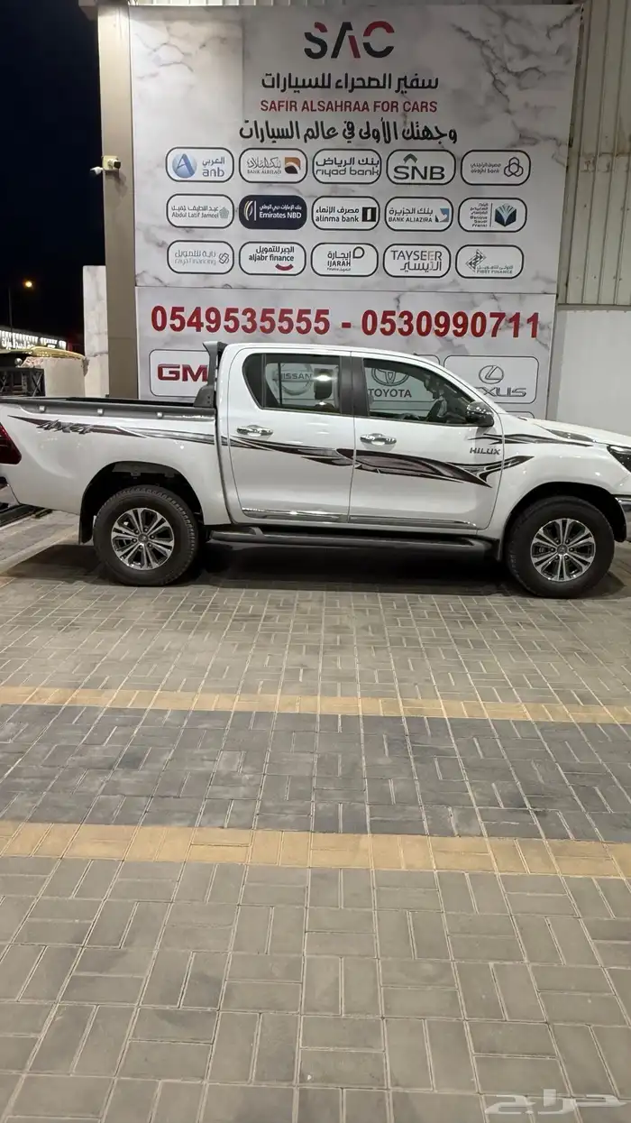 تويوتا هايلوكس GLX-S - 2025 - بنزين - قير عادي 2