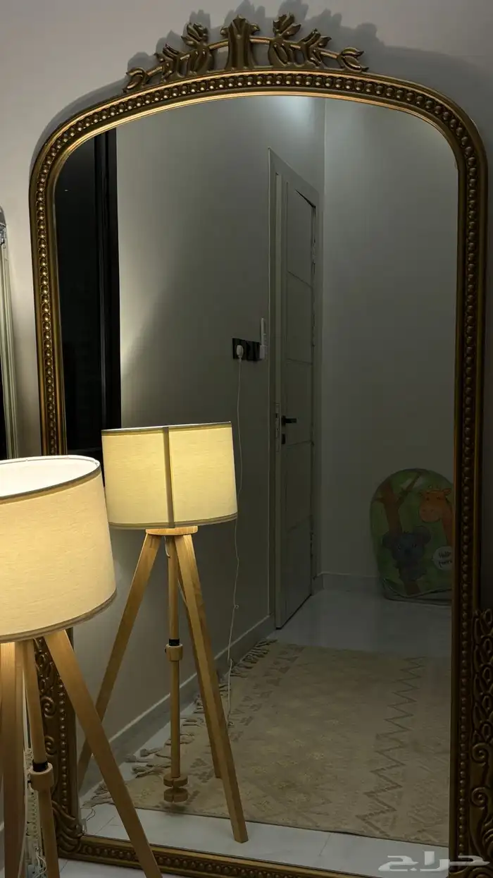 مرايه جداريه متر في طول 180 جديده وجودتها منتازه 0