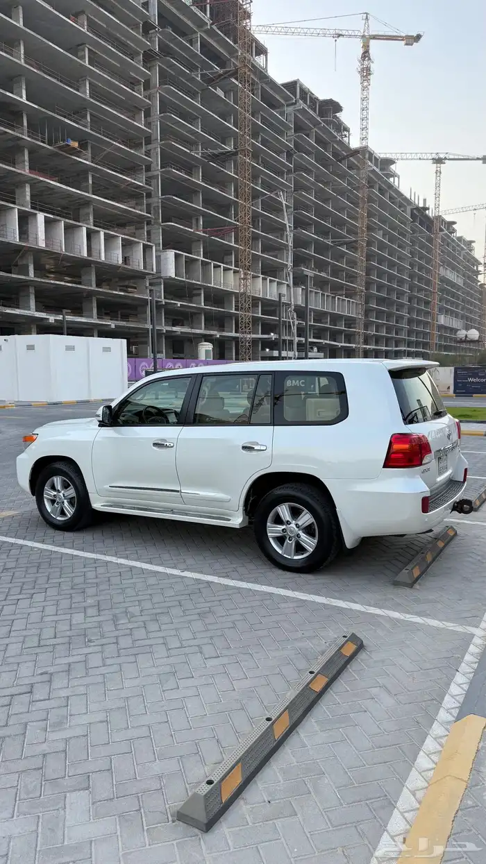 للبيع لاندكروزر 2014 فل كامل 8v - سعودي 2
