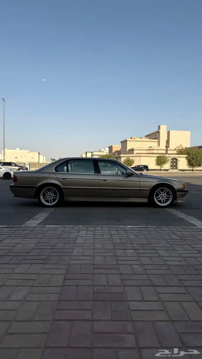 بي ام دبليو 750 12 سلندر موديل 2000 3