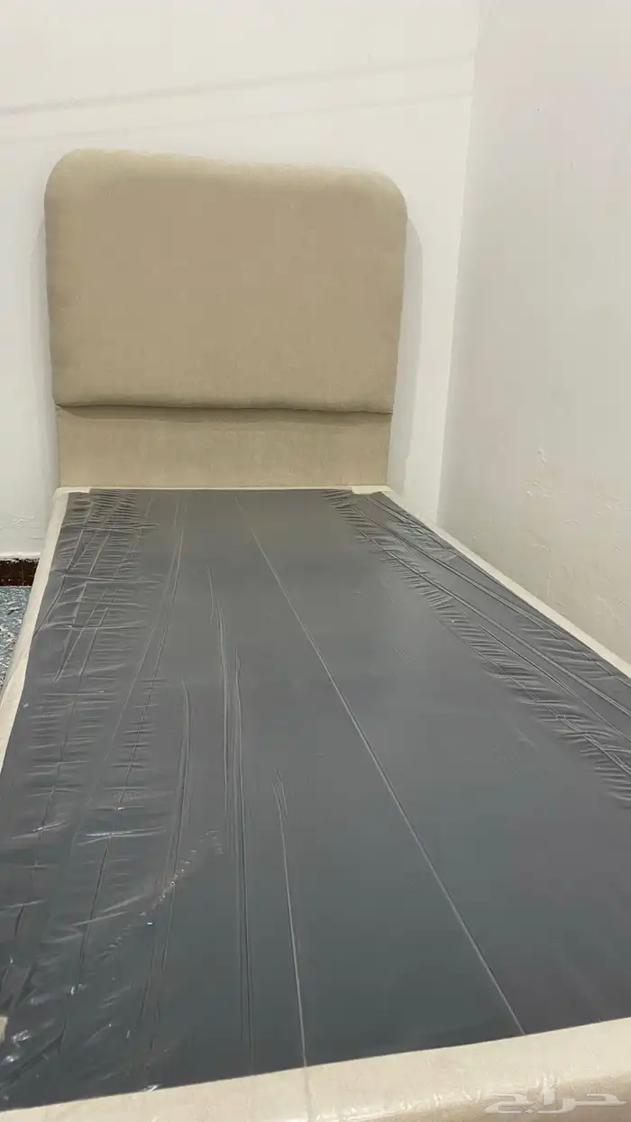 سرير نفر مع لباد 0