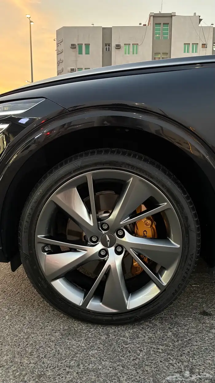 جنسس Gv70 2.5t 8
