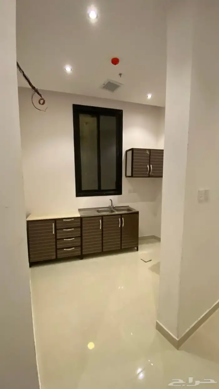 يوجد لدينا شقق عزاب مفروشه بحي البيان 4