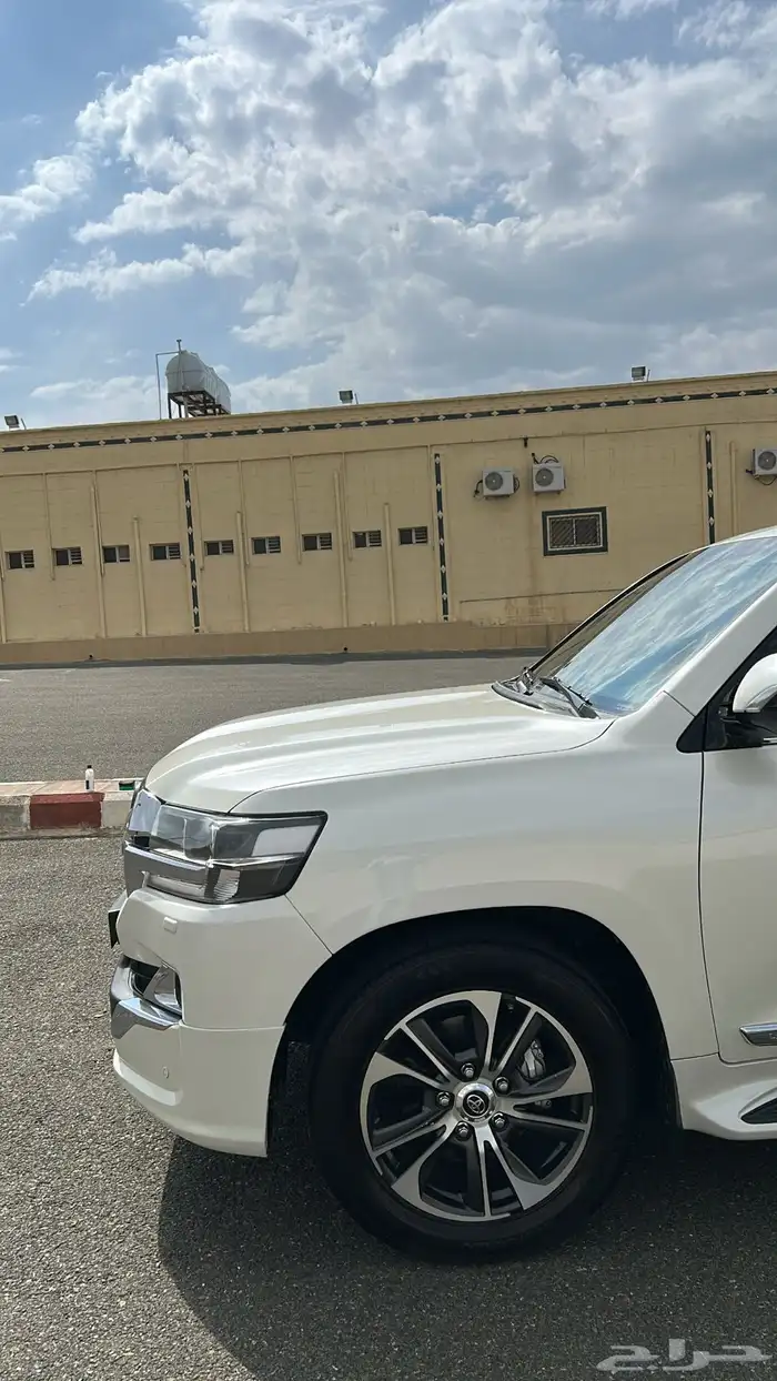 لاندكروزر قراند تورنق فل كامل (2020) 3