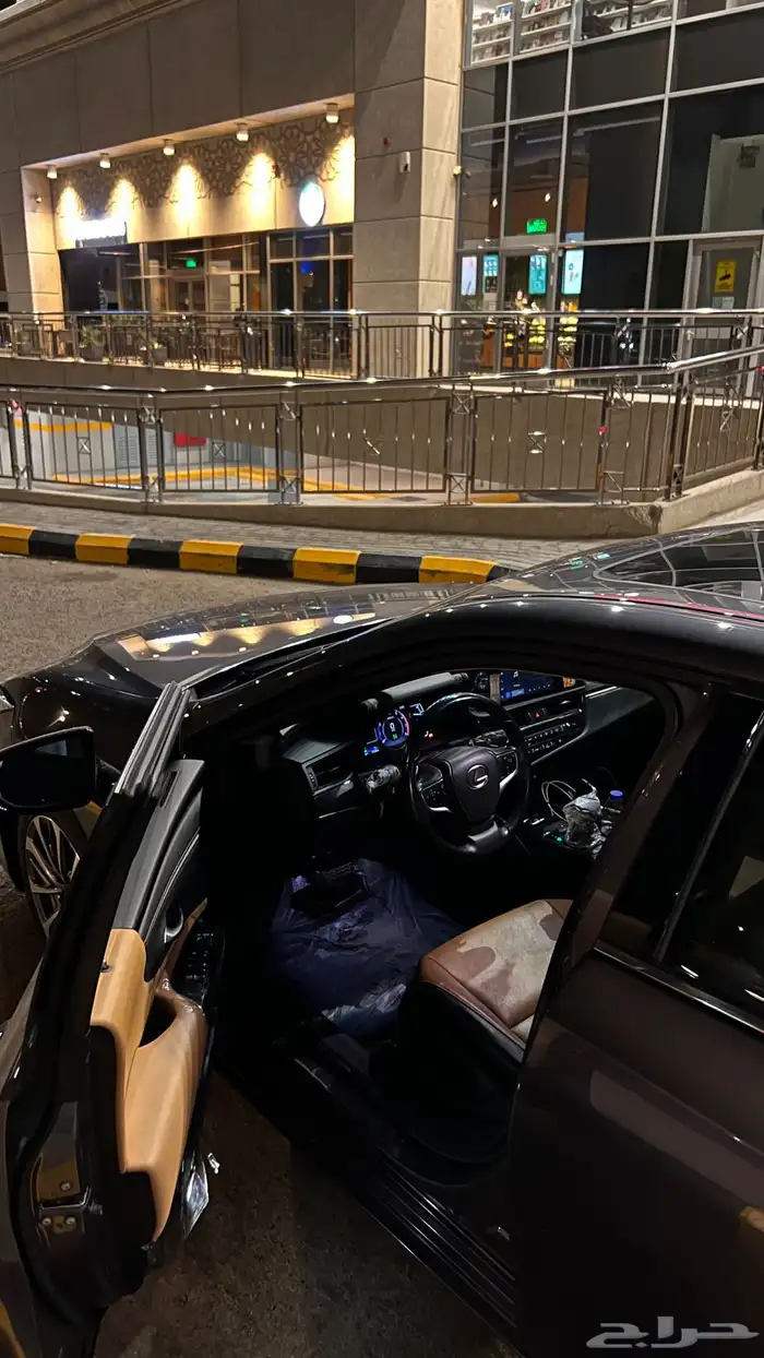 لكزس Es300 2023 وارد عبد اللطيف جميل 2