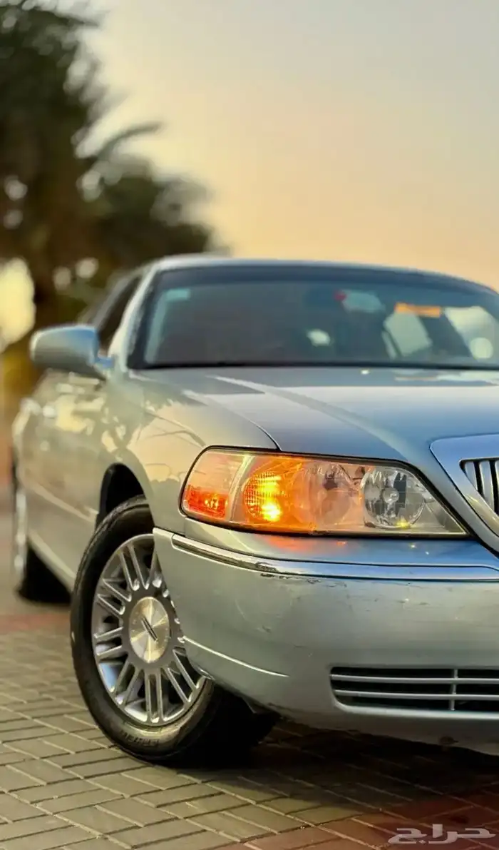 لينكون تاون كار 2010 3