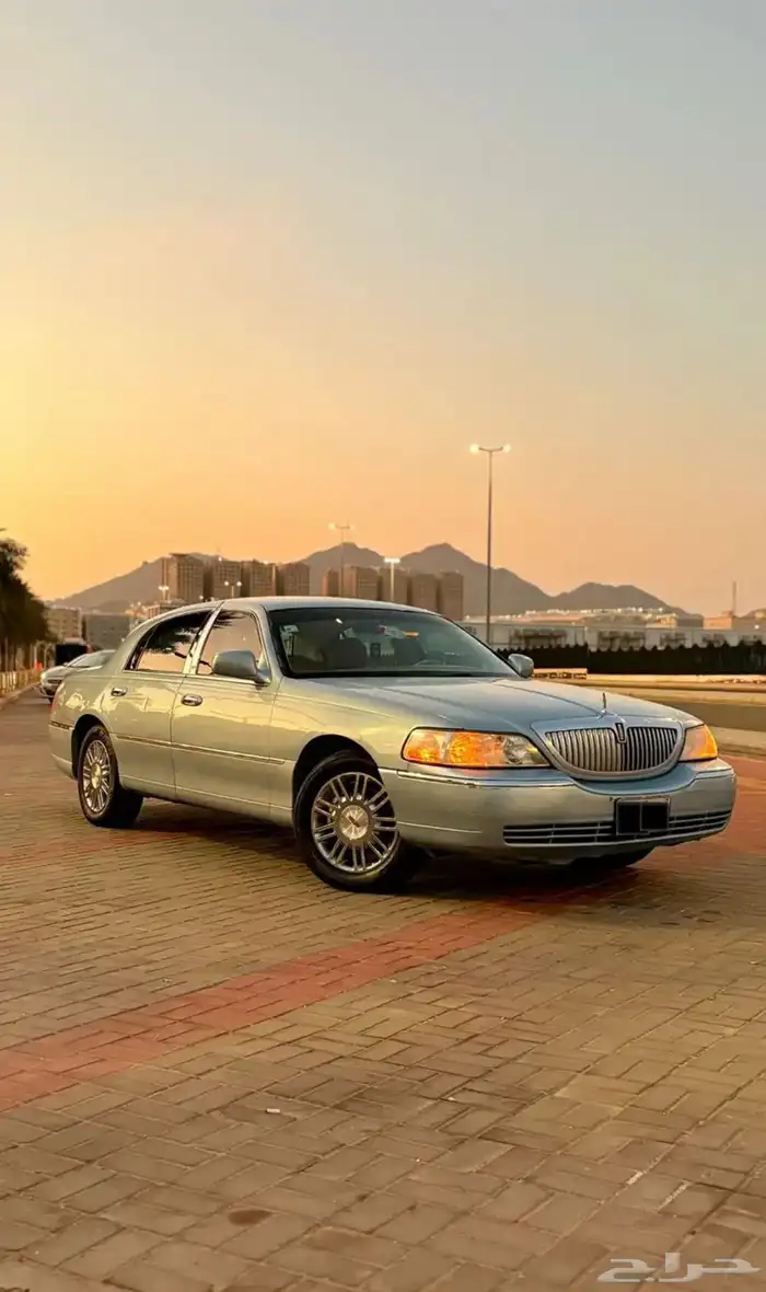 لينكون تاون كار 2010 4