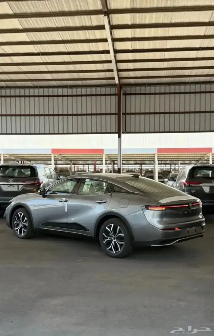 تويوتا كراون بريميوم 2025 كاش وتقسيط 4