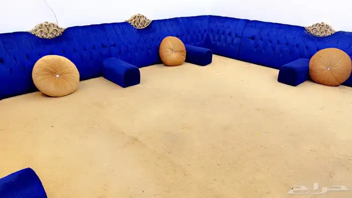 يوجد لدي كنب وجلسه ارضيه وطاولة خدمه وشاشه مع طاوله للبيع 3