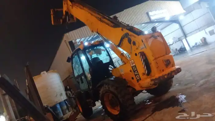 تاجير معدات ثقيله رافعات شوكيه وتيليسكوبيه بوبكات كرين 1