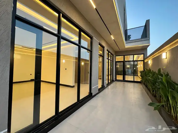 فيلا مع شقة في حي الرمال 4