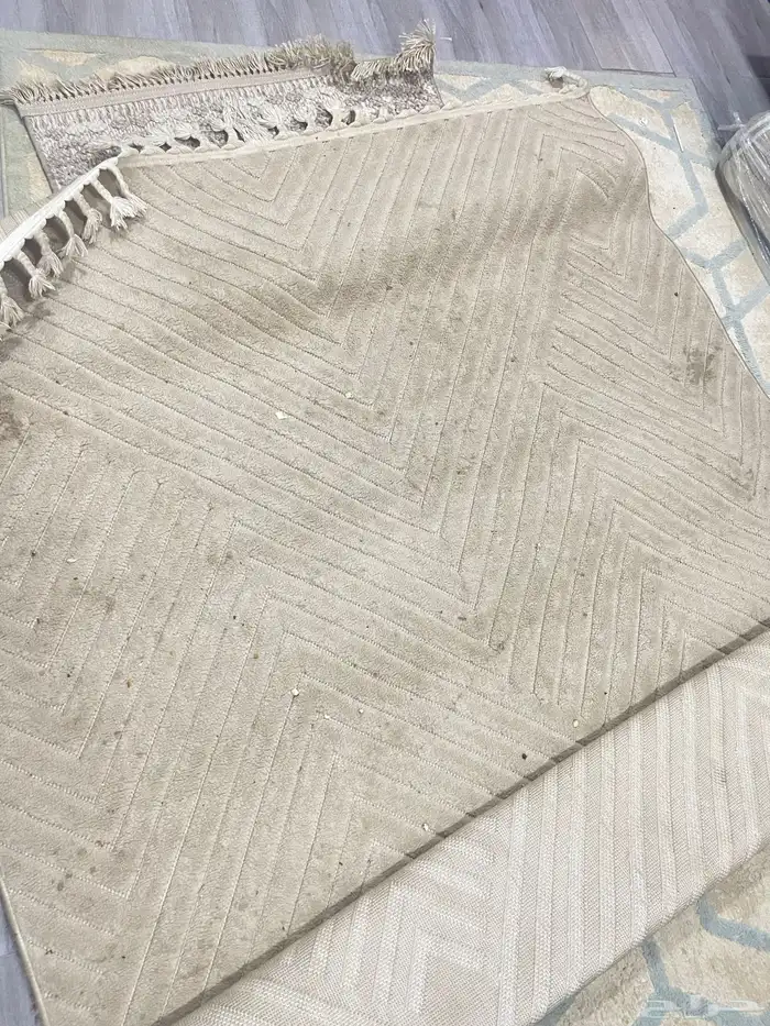 سجاد   زولية سليمة تحتاج غسل فقط 65 ريال 0