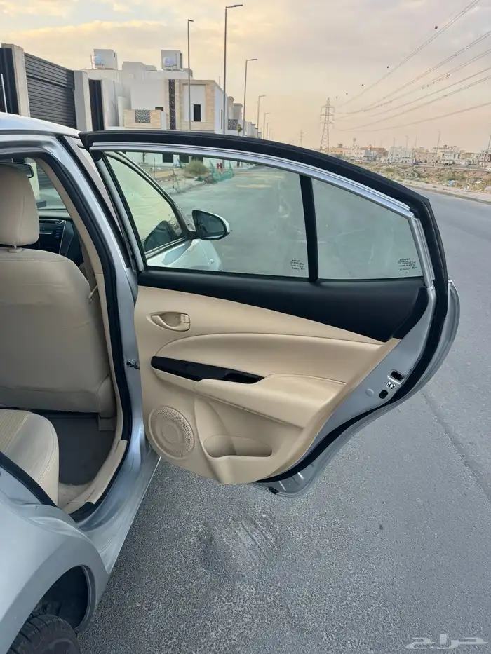 يارس موديل 2022 شبه جديده 10
