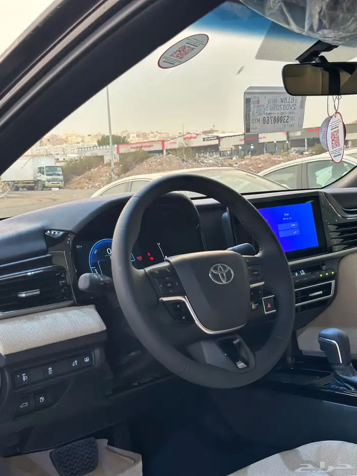 تويوتا كامري LE هايبرد الوان اسود موديل 2025 11