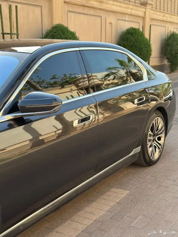 بي ام دبليو 2023 رصاصي 735 وارد ناغي 6