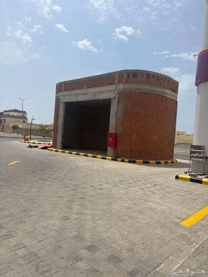 محلات تجارية للإيجار داخل محطة وقود حي الشراع 4