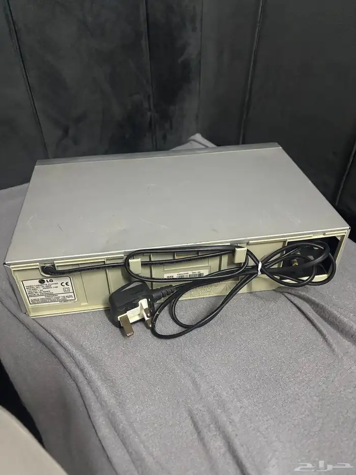 تلفزيون سوني 16 بوصة مع جهاز مشغل فيديو LG نوع الشريط VHS 6