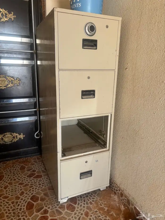 خزنه للبيع 1