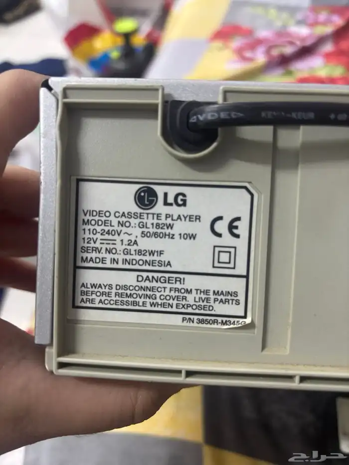 تلفزيون سوني 16 بوصة مع جهاز مشغل فيديو LG نوع الشريط VHS 3