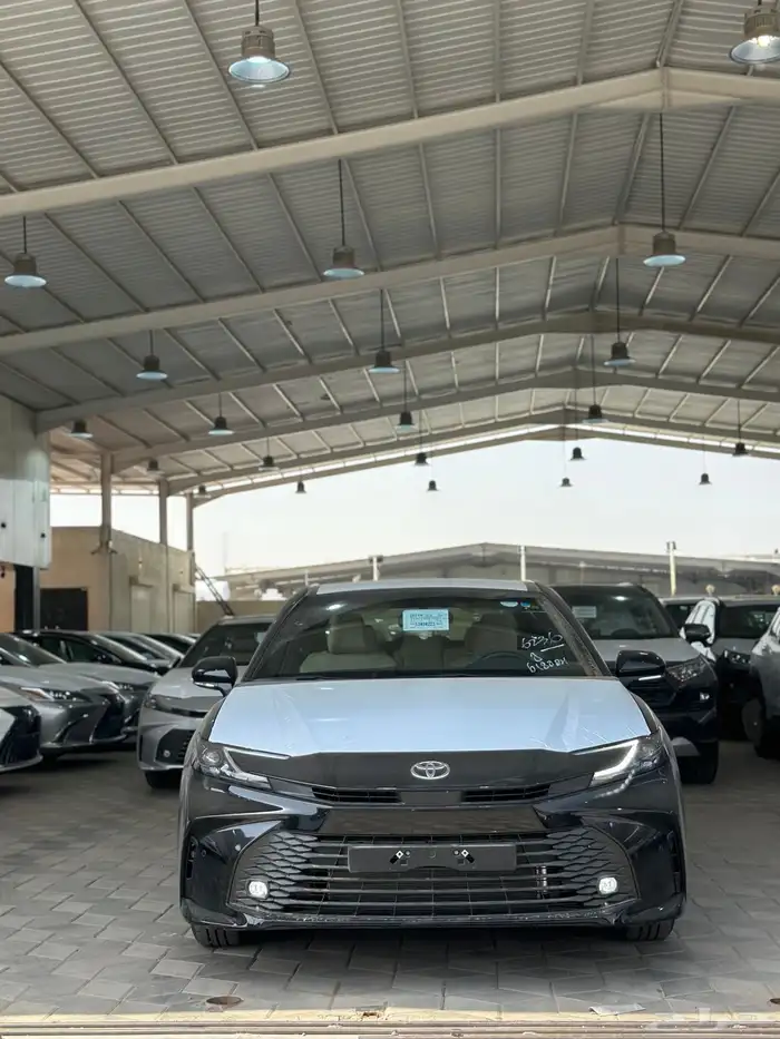 تويوتا كامري E استاندر بنزين موديل 2025 الوان اسود 2