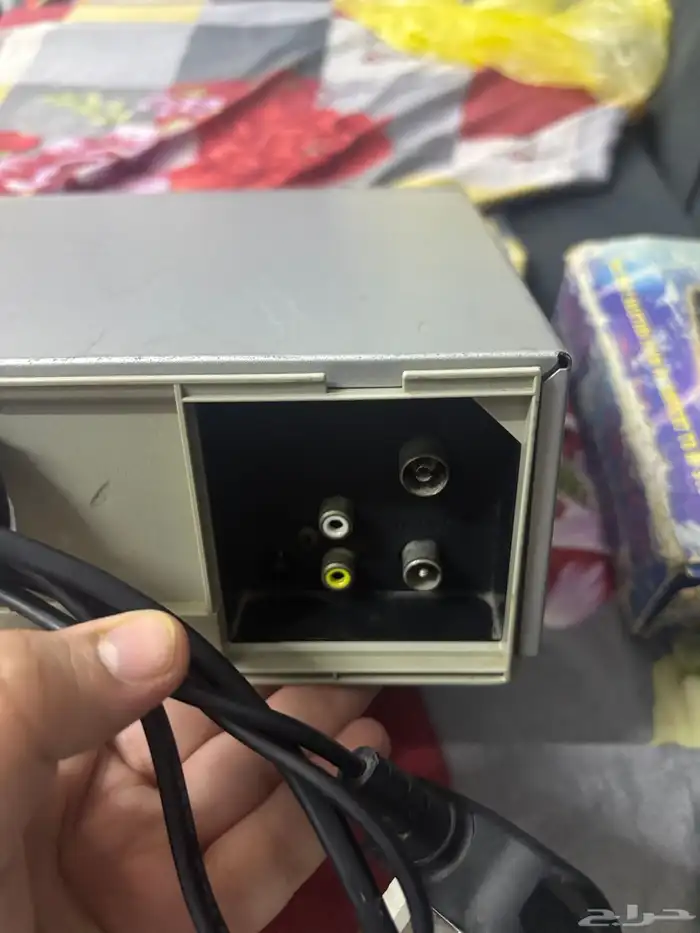 تلفزيون سوني 16 بوصة مع جهاز مشغل فيديو LG نوع الشريط VHS 4