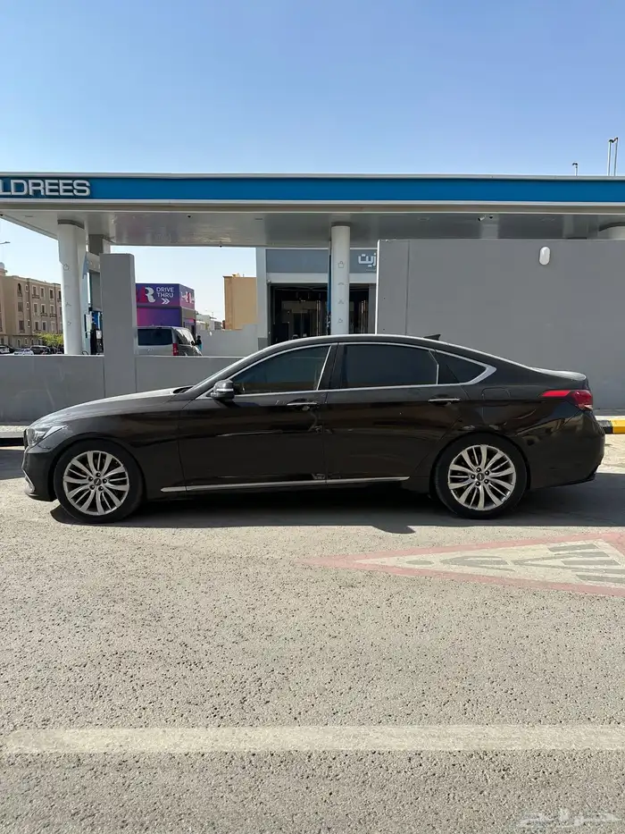 جينسيس G80 ديزل 2019 لون مميز 3
