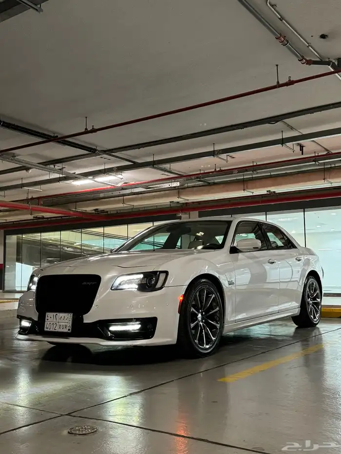 للبيع كرايزلر 2015 8v قمه في النظافه 1