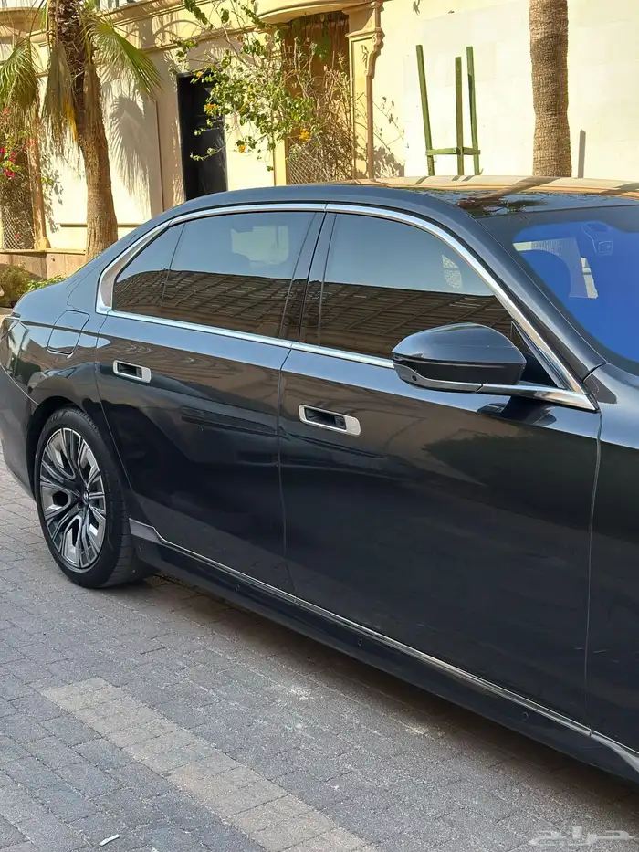 بي ام دبليو 2023 رصاصي 735 وارد ناغي 5