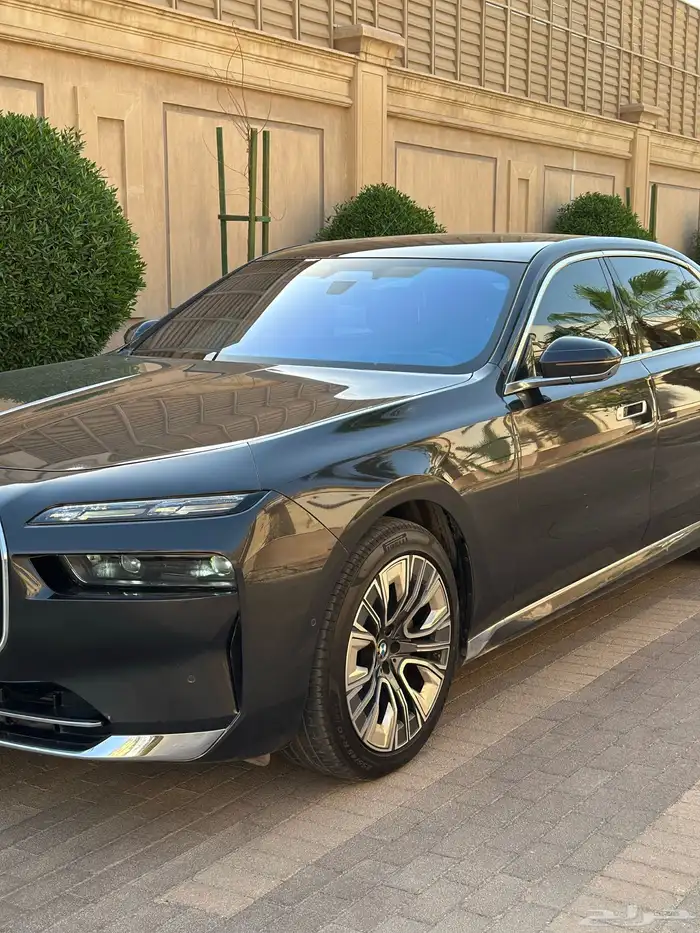 بي ام دبليو 2023 رصاصي 735 وارد ناغي 2