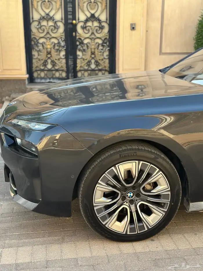 بي ام دبليو 2023 رصاصي 735 وارد ناغي 3