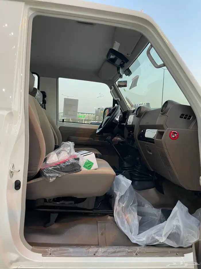 تويوتا جيب ربع 2025سعودي دفلوك(بنزين)4.0L 17