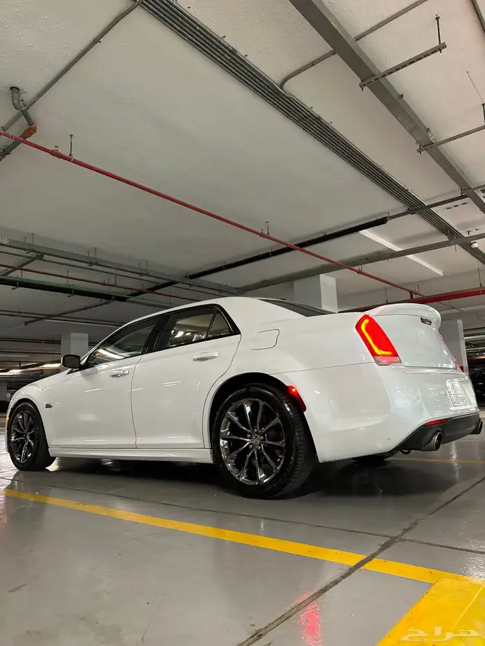 للبيع كرايزلر 2015 8v قمه في النظافه 5