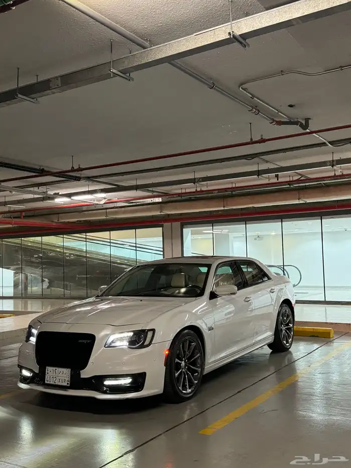 للبيع كرايزلر 2015 8v قمه في النظافه 2