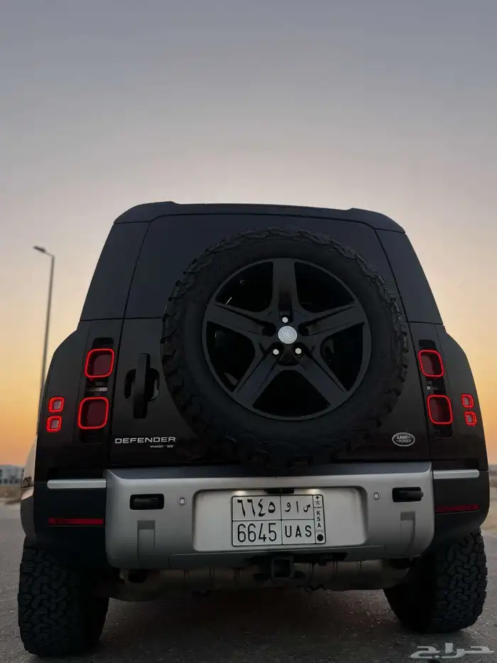 ديفيندر 2020 SE (6 سلندر) P400 مخزن 6