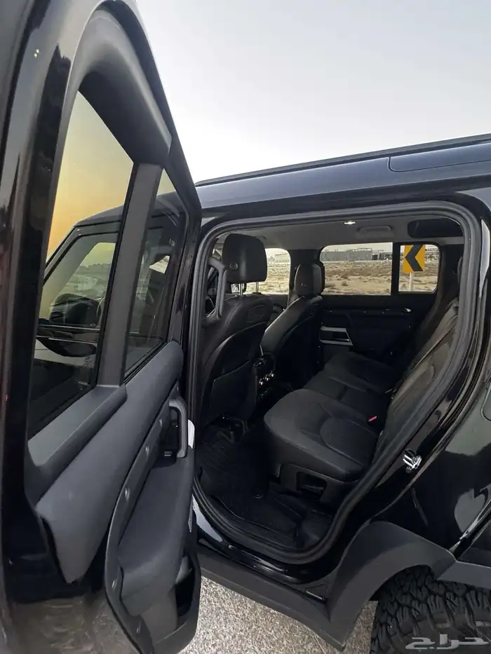 ديفيندر 2020 SE (6 سلندر) P400 مخزن 16