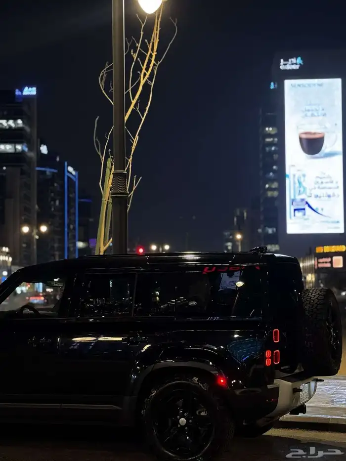 ديفيندر 2020 SE (6 سلندر) P400 مخزن 28