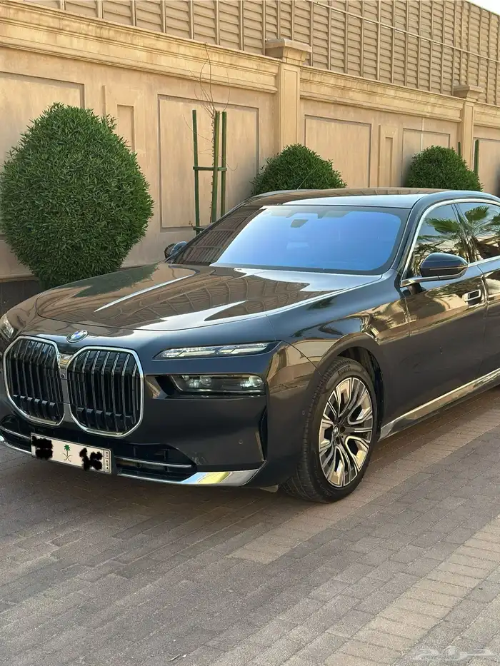 بي ام دبليو 2023 رصاصي 735 وارد ناغي 0