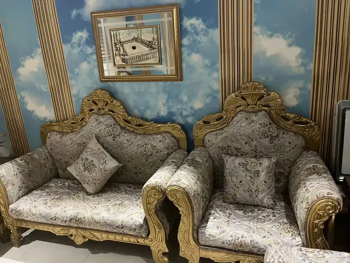 كنب مع طاولات للبيع 1