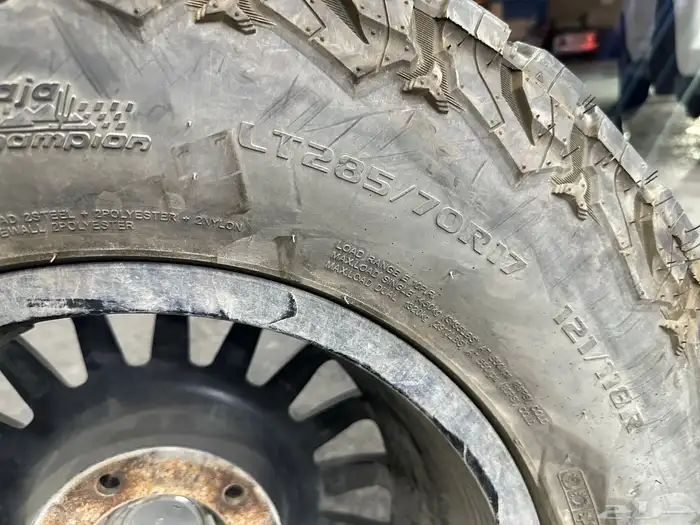 كفرات نص حجرية مع جنوط برايد. الكفرات 23 8