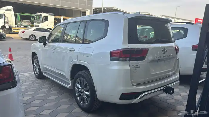 جي اكس ار 2025 L4 بنزين سعودي متوفر اللون الابيض والاسود 3