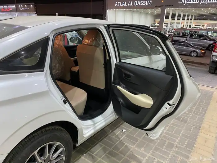 تويوتا يارس ليميتد ابيض مديل 2026 اصفار لوحات 15