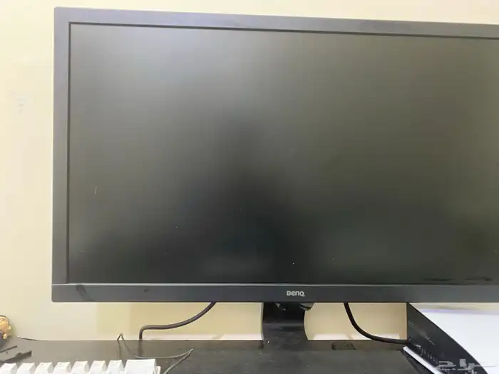 شاشه مستخدمه استخدمتها شهر ومعها قاعده عشان توقفها الشاشه 2