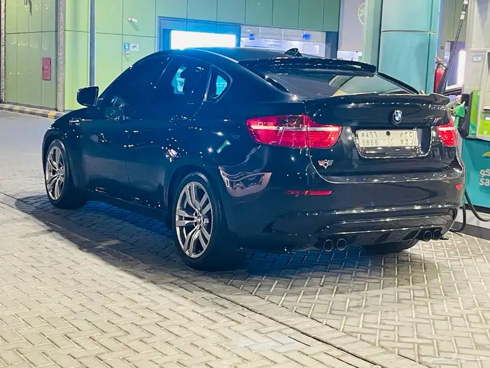 للبيع BMW X6 M 2011  فل كامل   8 سلندر 10