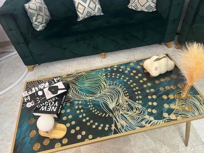 كنب لون زيتي وطاولات 0