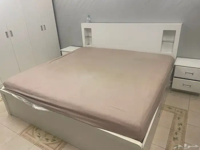 للبيع غرفه نوم مع دولاب 0