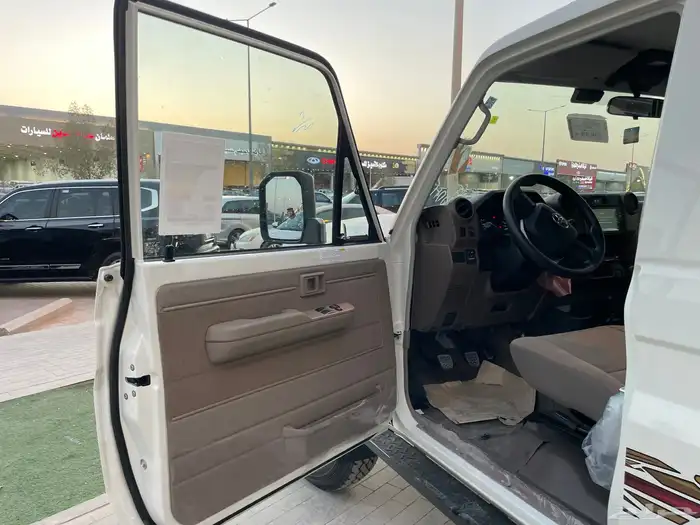 تويوتا جيب ربع 2025سعودي دفلوك(بنزين)4.0L 7